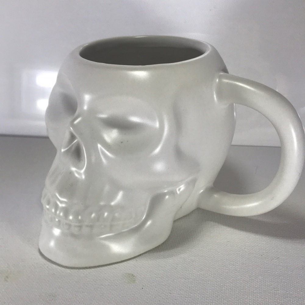 Hyde & Eek Skull Mug
